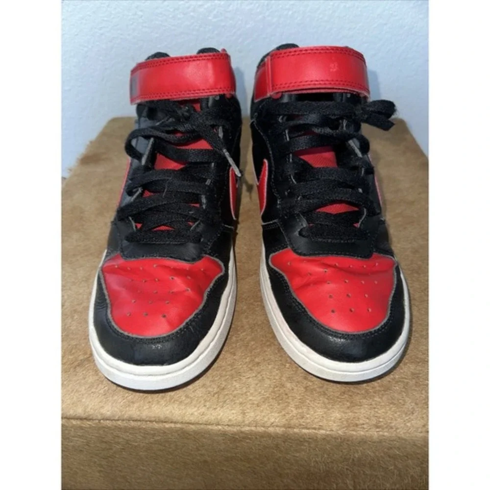 NIKE Kids‎ COURT BOROUGH Mid 2 BLACK/RED/WHITE Leather BASKETBALL SNEAKERS 6.5
